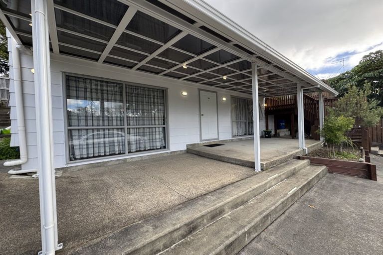 Photo of property in 18 Normanton Street, Glenfield, Auckland, 0629
