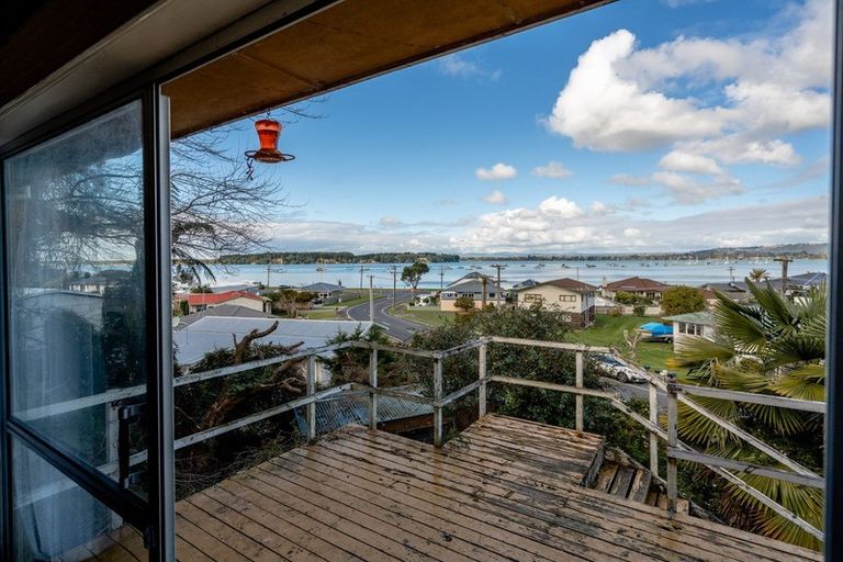 Photo of property in 10 Omokoroa Road, Omokoroa, 3114