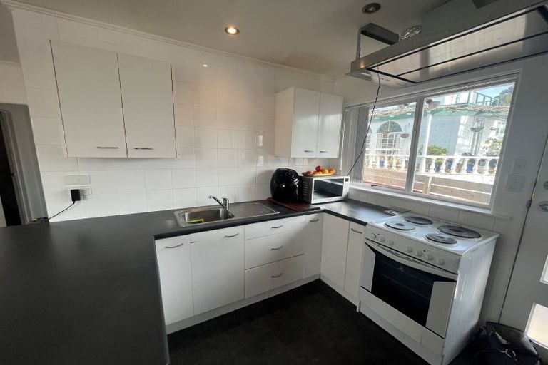 Photo of property in 118 Mcleod Road, Te Atatu South, Auckland, 0610