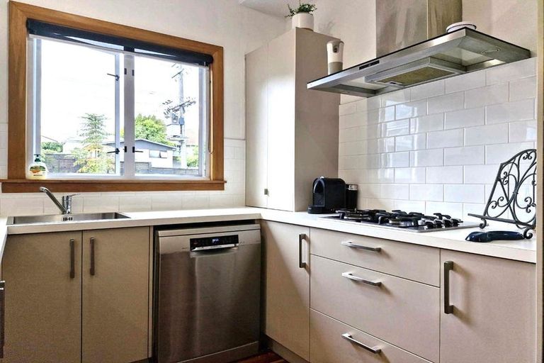 Photo of property in 60 Ballance Street, Lower Vogeltown, New Plymouth, 4310