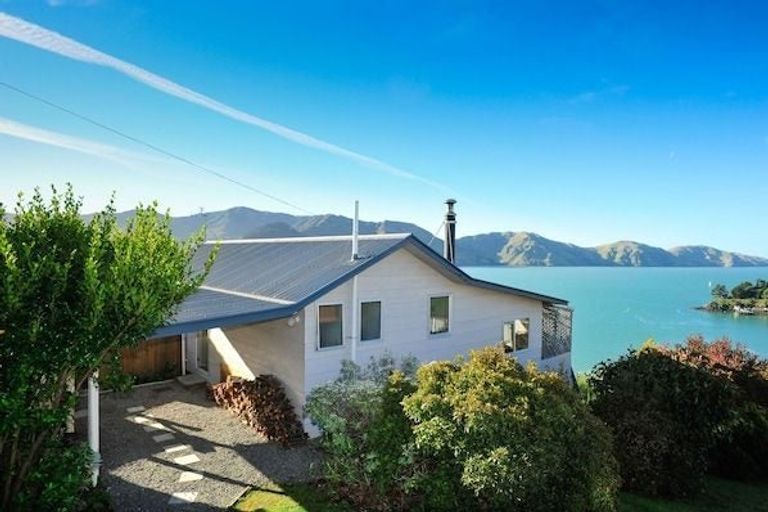Photo of property in 9 Ranui Crescent, Diamond Harbour, 8971