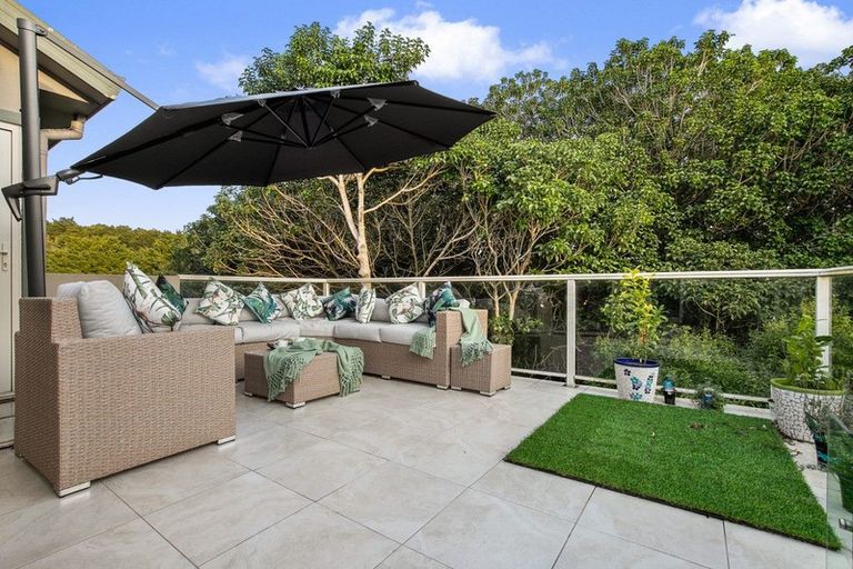 Photo of property in 57a Ribbonwood Crescent, Goodwood Heights, Auckland, 2105