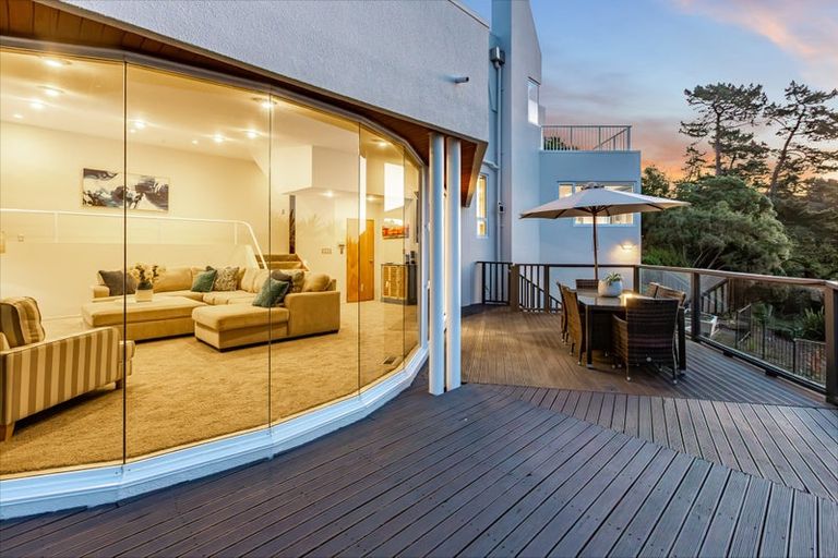 Photo of property in 28 Molyneux Close, Whitby, Porirua, 5024