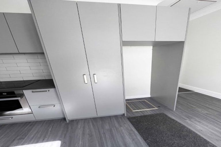 Photo of property in 7 Rixon Grove, Mount Victoria, Wellington, 6011