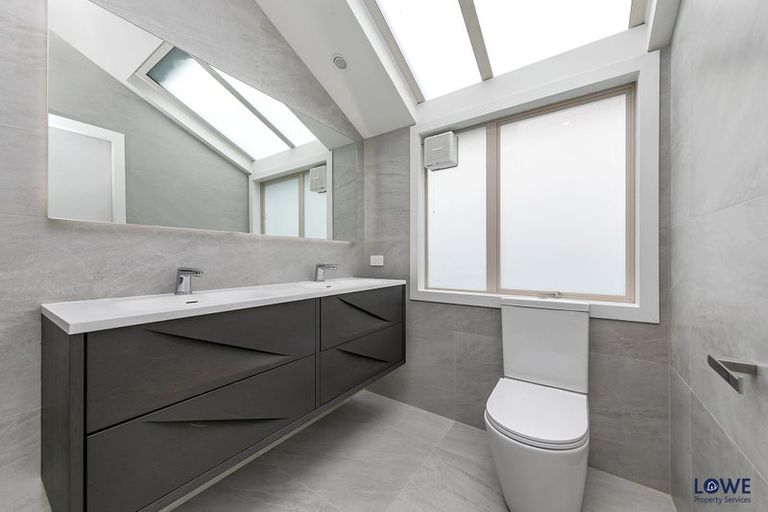 Photo of property in 1/2 Hauraki Road, Hauraki, Auckland, 0622