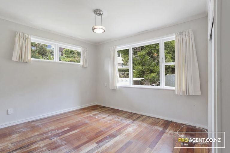 Photo of property in 50 Rimutaka Place, Titirangi, Auckland, 0604