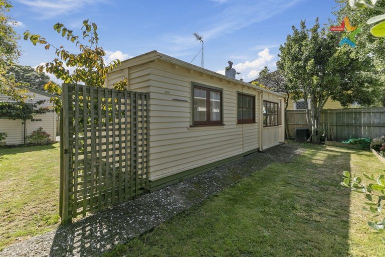 Photo of property in 17 Pirie Crescent, Moera, Lower Hutt, 5010