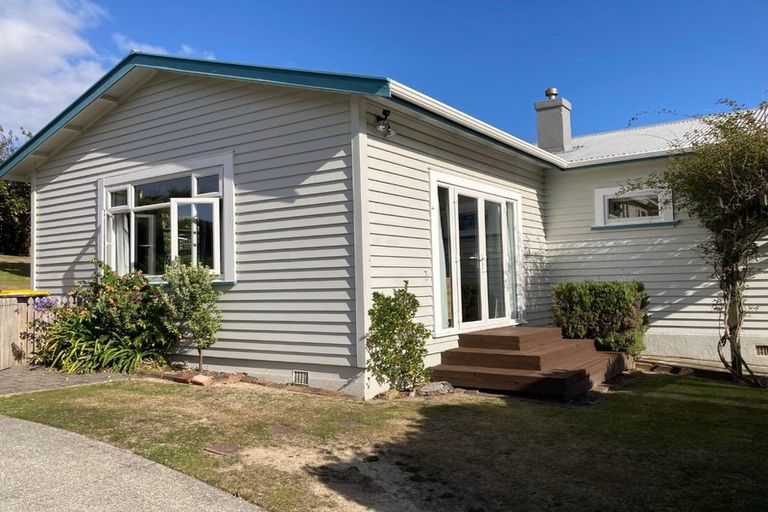 Photo of property in 32 Handyside Street, Tawa, Wellington, 5028