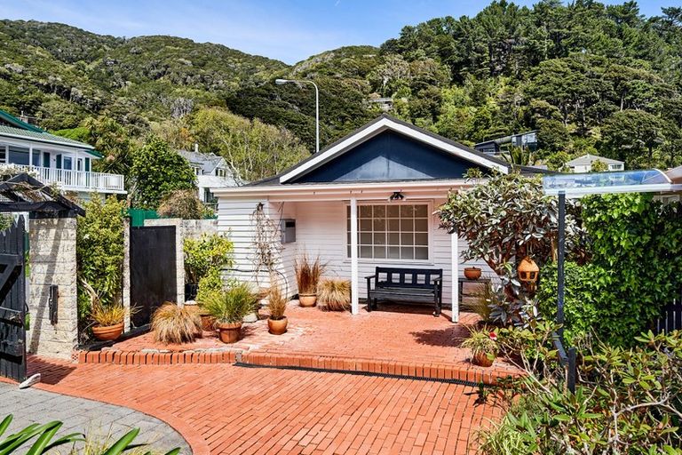 Photo of property in 5 Tui Road, Days Bay, Lower Hutt, 5013