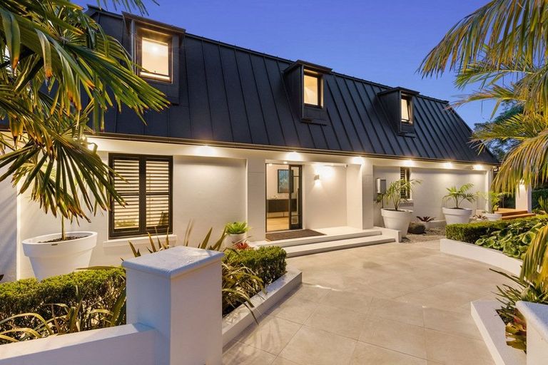 Photo of property in 16 Island View Terrace, Cockle Bay, Auckland, 2014