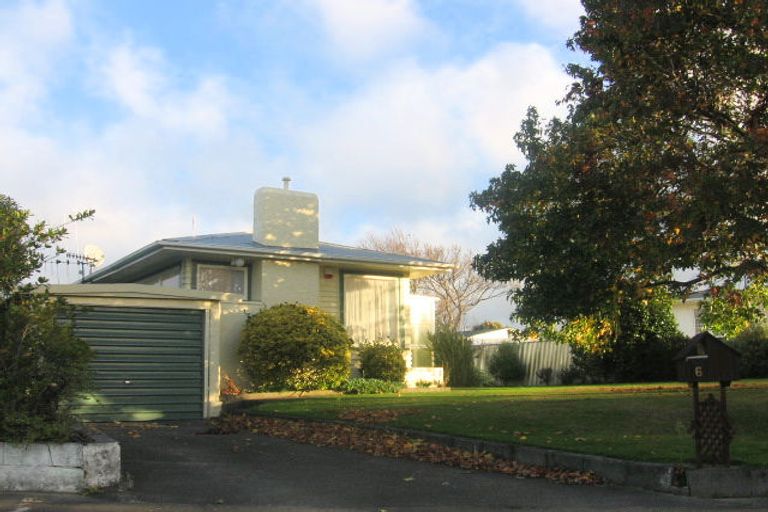 Photo of property in 6 Woburn Place, Takaro, Palmerston North, 4412
