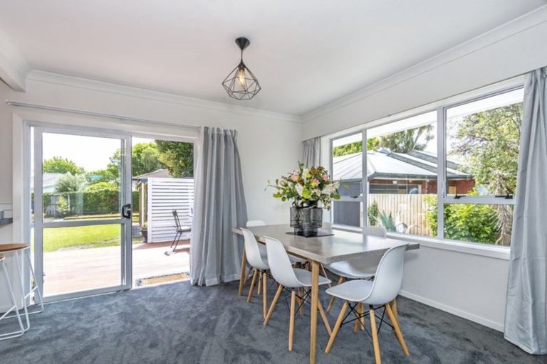 Photo of property in 7 Pinehurst Crescent, Russley, Christchurch, 8042