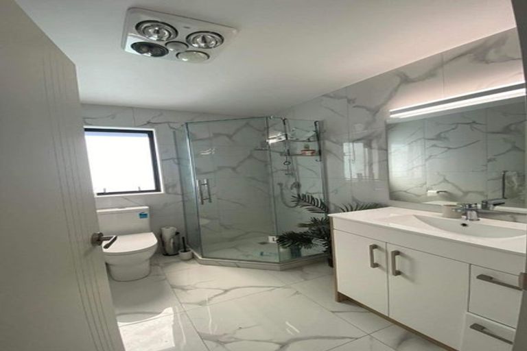 Photo of property in 10 Parahau Road, Papakura, 2110