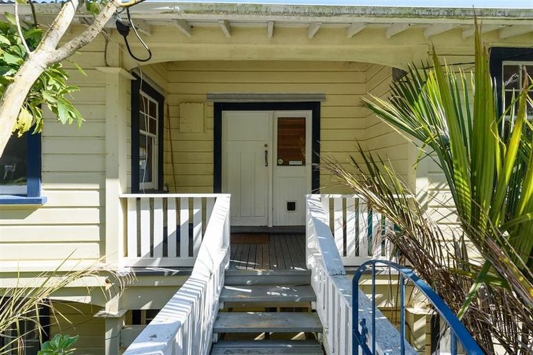 Photo of property in 146 Russell Terrace, Berhampore, Wellington, 6023