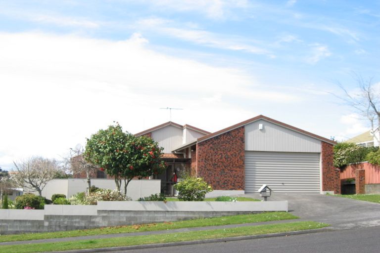 Photo of property in 76 Heta Road, Highlands Park, New Plymouth, 4312
