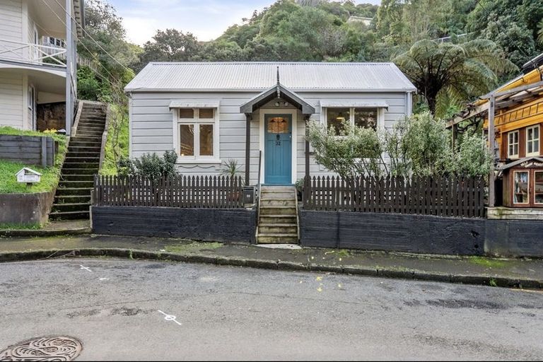 Photo of property in 32 Holloway Road, Aro Valley, Wellington, 6021