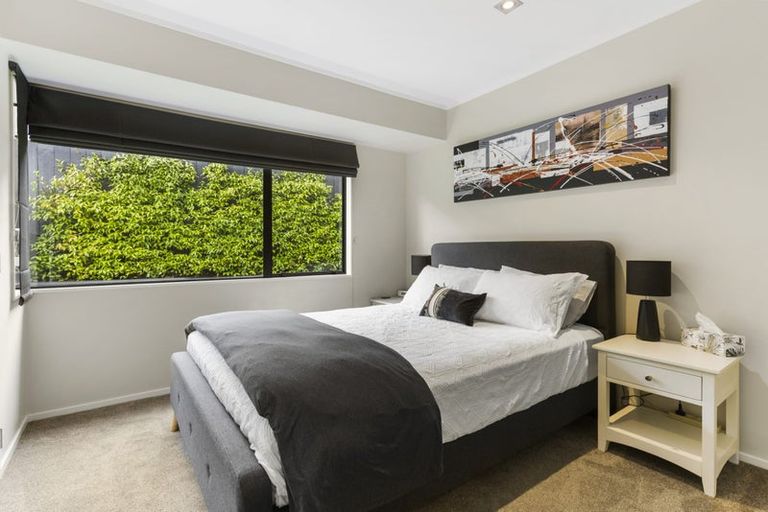 Photo of property in 29 Wiltshire Place, Somerville, Auckland, 2014