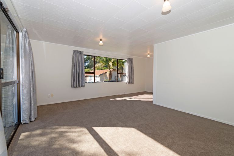 Photo of property in 2/162 Universal Drive, Henderson, Auckland, 0610