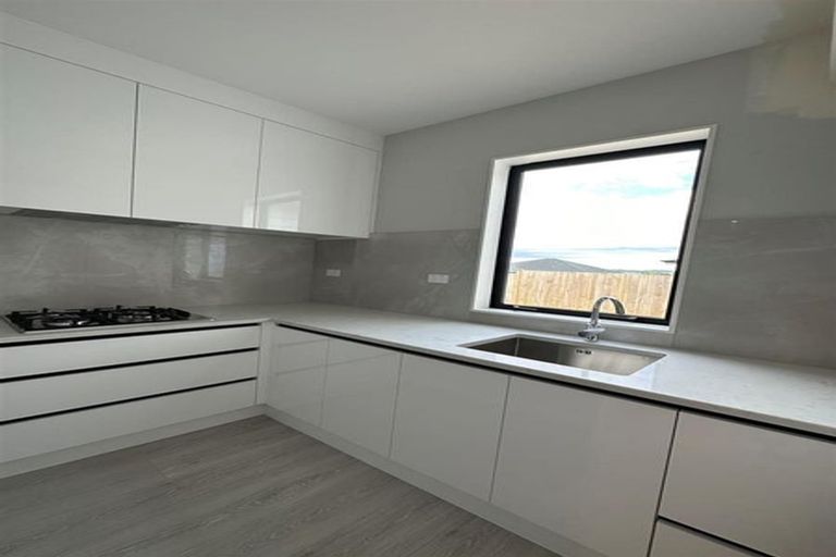 Photo of property in 13 Lumber Rise, Swanson, Auckland, 0614