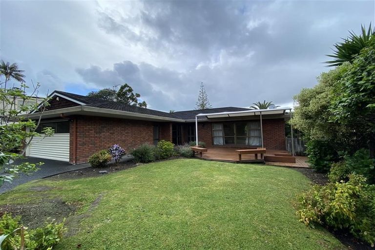 Photo of property in 2/2 Westbourne Road, Murrays Bay, Auckland, 0630