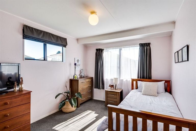 Photo of property in 1005a Heretaunga Street East, Parkvale, Hastings, 4122