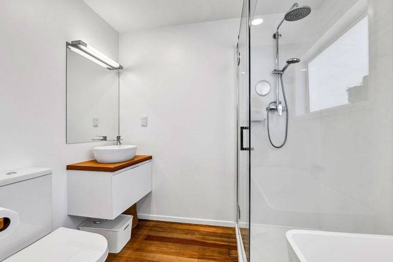 Photo of property in 185 Mangorei Road, Merrilands, New Plymouth, 4312