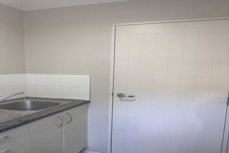 Photo of property in 52 Sapperton Drive, Henderson, Auckland, 0612