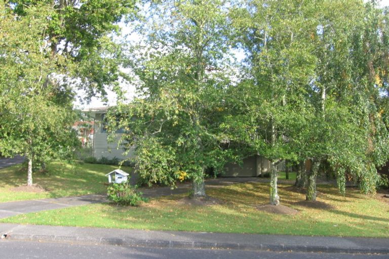 Photo of property in 8 Normanton Street, Glenfield, Auckland, 0629