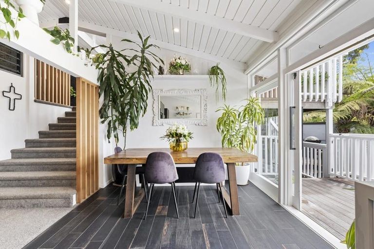 Photo of property in 42a Colmar Road, Mellons Bay, Auckland, 2014