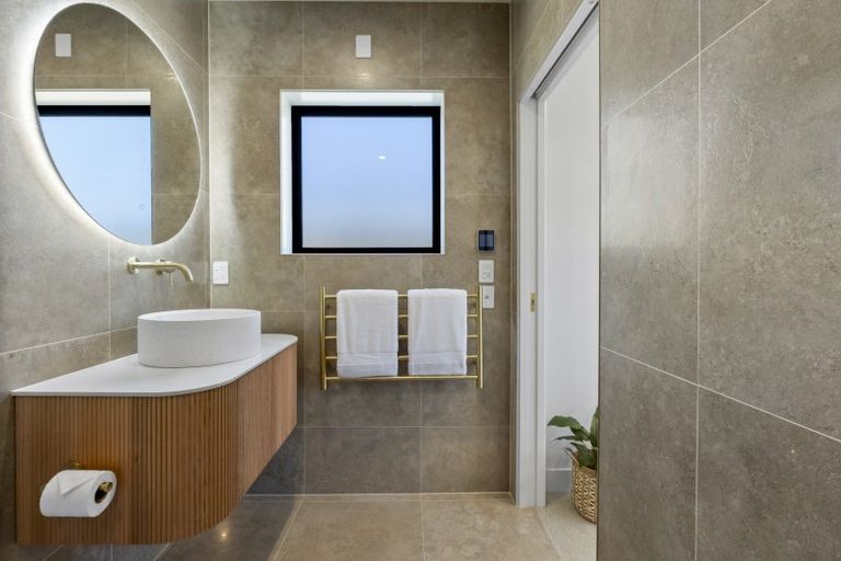 Photo of property in 48 Corriedale Road, Jacks Point, 9371