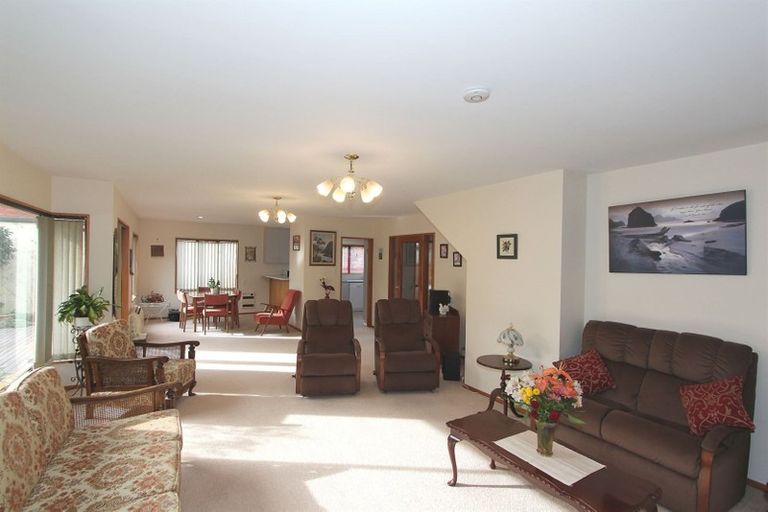 Photo of property in 2/53 Withells Road, Avonhead, Christchurch, 8042