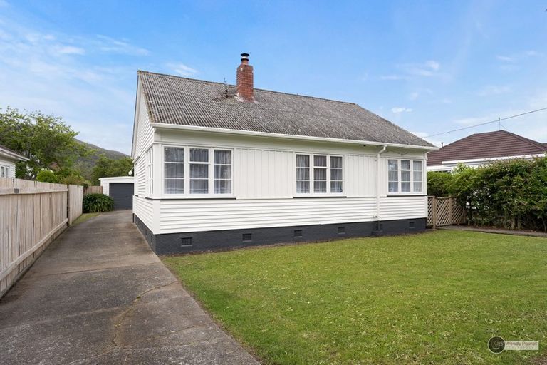 Photo of property in 2 Rumgay Street, Fairfield, Lower Hutt, 5011