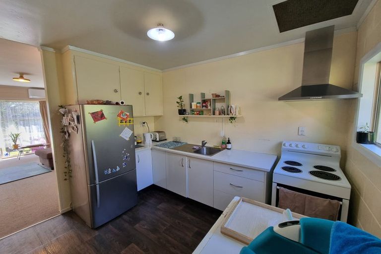 Photo of property in 2 Konini Road, Titirangi, Auckland, 0604