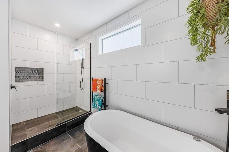 Photo of property in 15 Roland Road, Greenhithe, Auckland, 0632