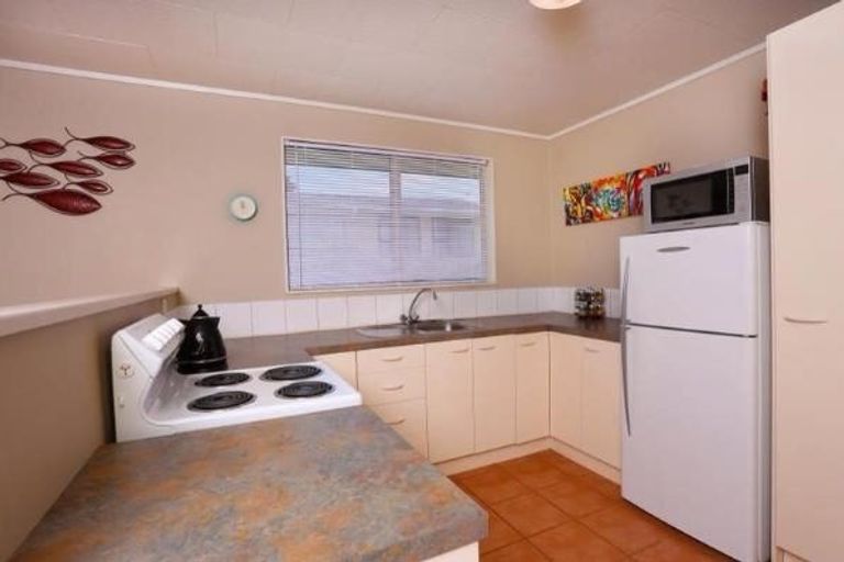 Photo of property in 72 Holly Street, Avondale, Auckland, 1026