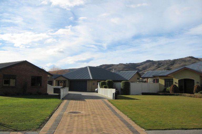 Photo of property in 12 Matthews Crescent, Cromwell, 9310