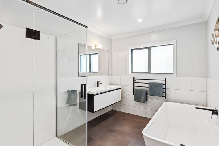 Photo of property in 5 Falla Street, Paraparaumu Beach, Paraparaumu, 5032