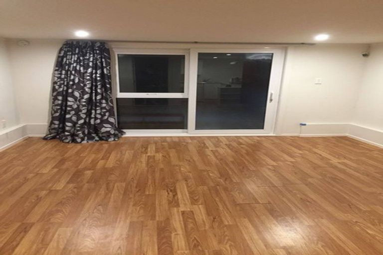 Photo of property in 12 Cypress Place, Sunnynook, Auckland, 0620