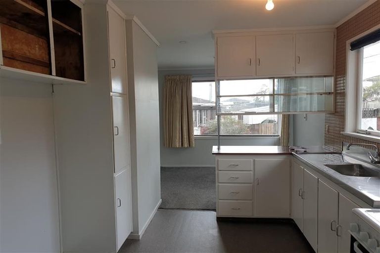 Photo of property in 92 Te Atatu Road, Te Atatu South, Auckland, 0610