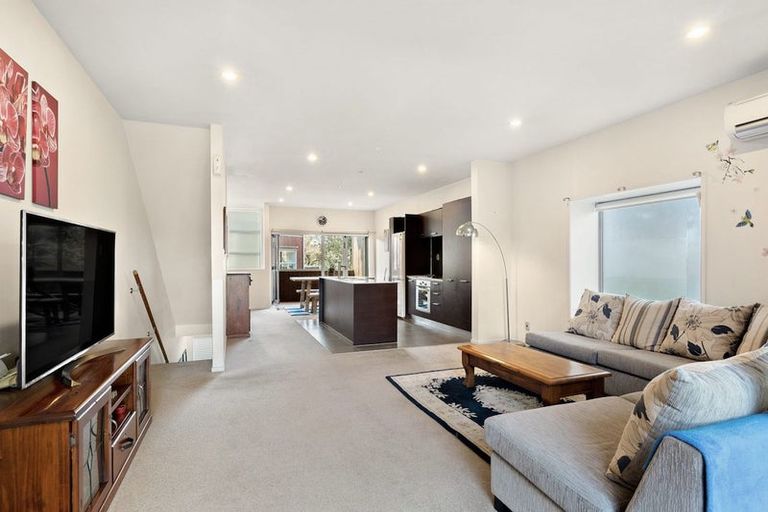 Photo of property in 76c Edmonton Road, Henderson, Auckland, 0612