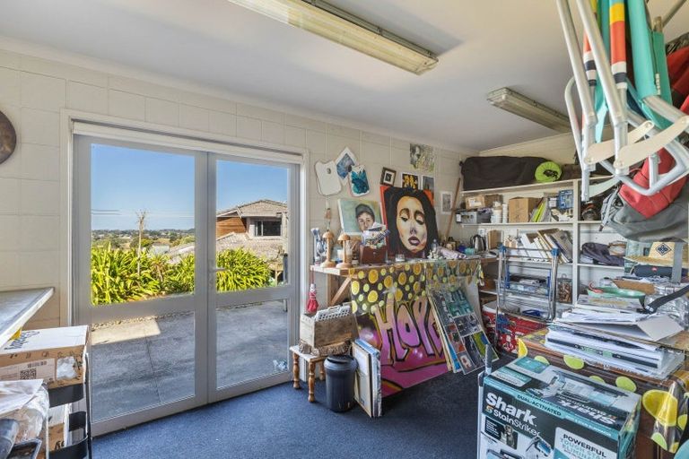 Photo of property in 33 Veale Road, Frankleigh Park, New Plymouth, 4371