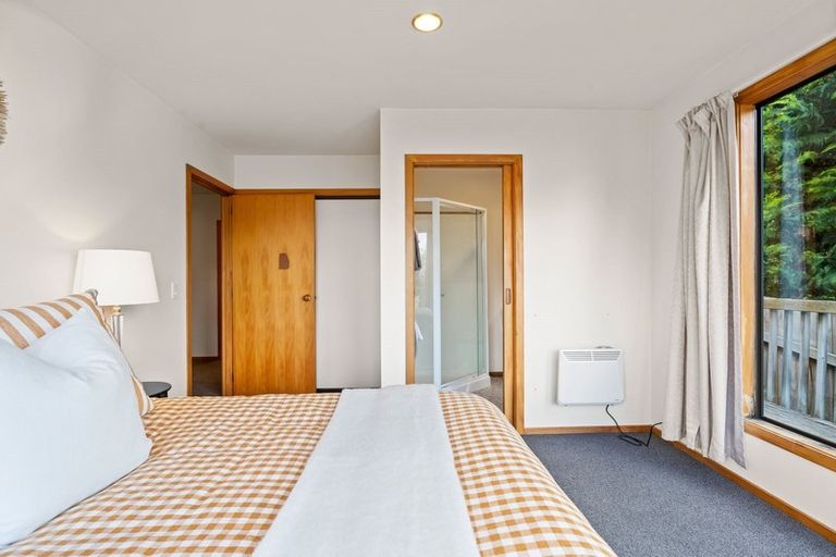 Photo of property in 138a Wynyard Crescent, Fernhill, Queenstown, 9300