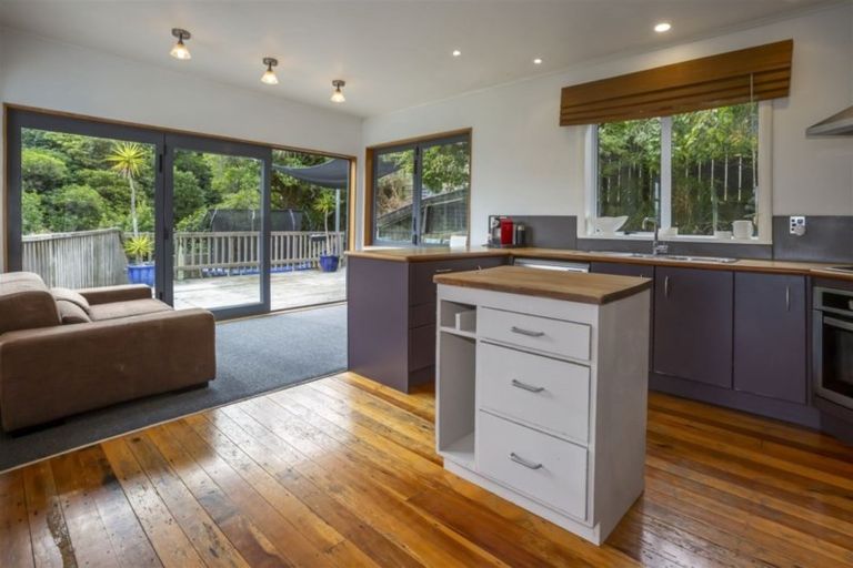 Photo of property in 21 Kiriwai Road, Paremata, Porirua, 5024