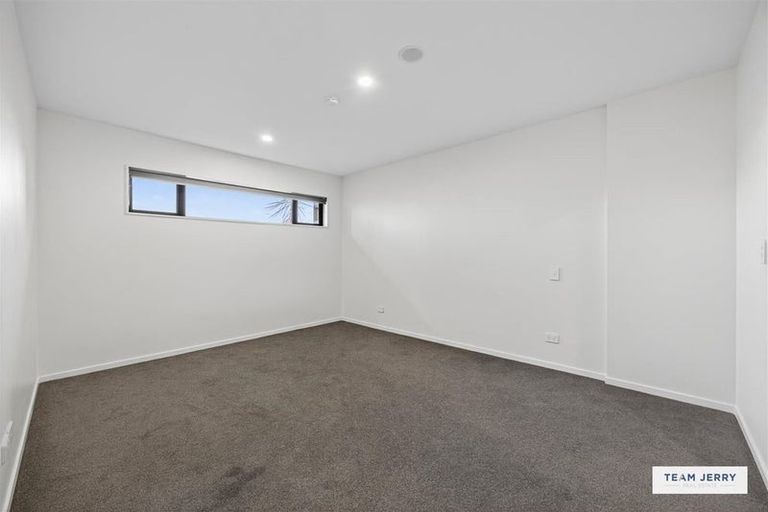 Photo of property in 2/5g Newelm Lane, Flat Bush, Auckland, 2019