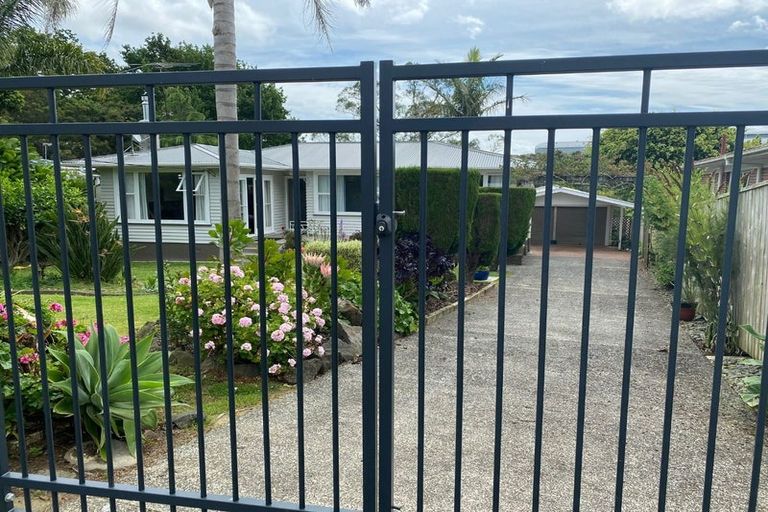 Photo of property in 50 Sylvan Crescent, Te Atatu South, Auckland, 0610