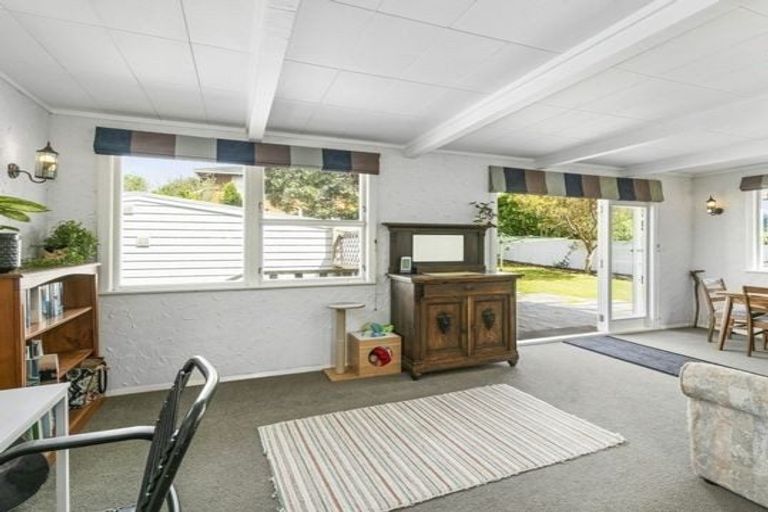 Photo of property in 9 Cedar Street, Maungaraki, Lower Hutt, 5010