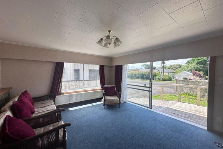 Photo of property in 100 Young Street, New Plymouth, 4310