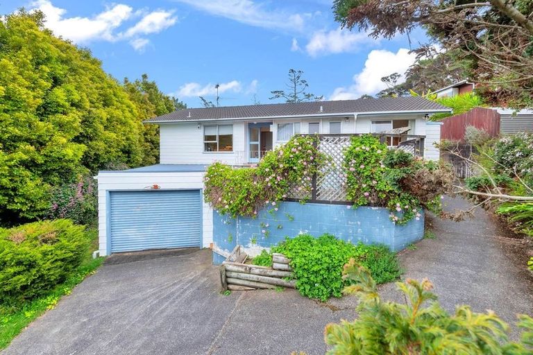 Photo of property in 1/6 Mcquoid Place, Glenfield, Auckland, 0629