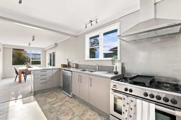Photo of property in 31 Manuka Street, Castlecliff, Whanganui, 4501