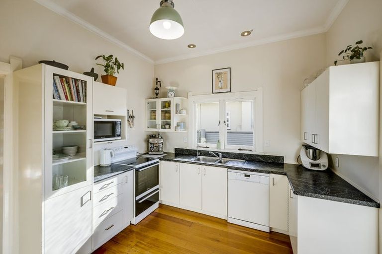 Photo of property in 19 Mcdonald Street, Napier South, Napier, 4110